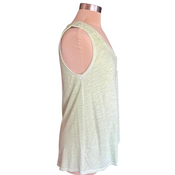 Soft Surroundings Pale Green Tunic Length Tank Top MEDIUM Button Adorned Summer - Picture 2 of 7